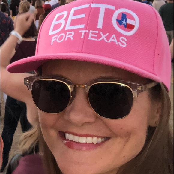 Meet your Posher, Tara - Picture 3 of 4